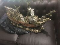 Large shipwreck ornanent