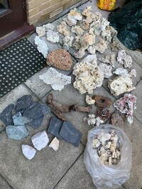 REDUCED TO £60 ONLY//loads of ocean rock 44 pieces not including the small pieces,10 slate,few rocks,small bag of black graval,and pea graval,the lot £70.
