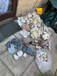 REDUCED TO £60 ONLY//loads of ocean rock 44 pieces not including the small pieces,10 slate,few rocks,small bag of black graval,and pea graval,the lot £70.